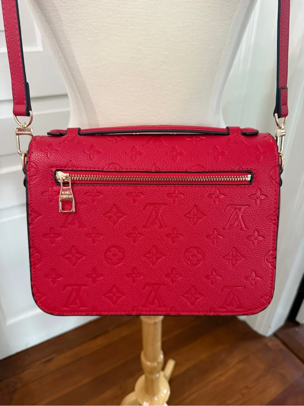 None classic crossbody